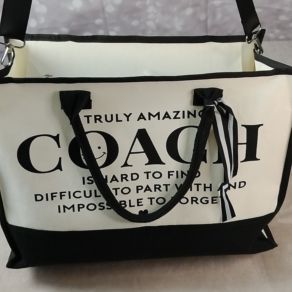 C😊ach Black and Cream Tote Bag Set - Picture 5 of 12